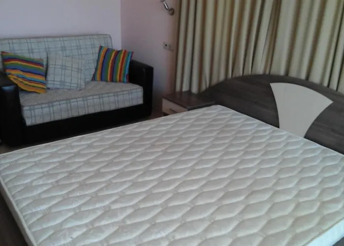 Cozy 1 Bed In Lesso Complex Apartment Ravda