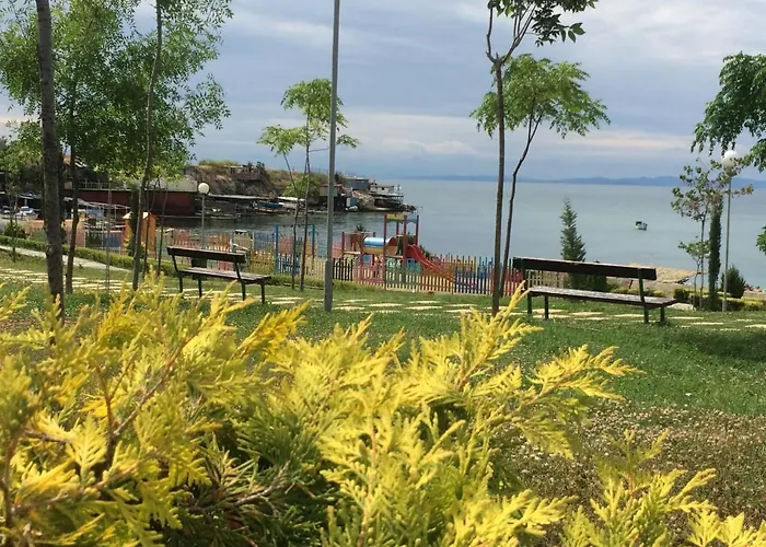 Cozy 1 Bed In Lesso Complex Apartment