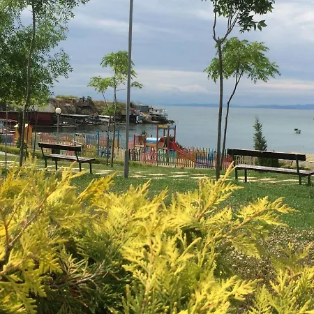 Cozy 1 Bed In Lesso Complex Apartment