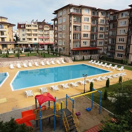 Cozy 1 Bed In Lesso Complex Apartment