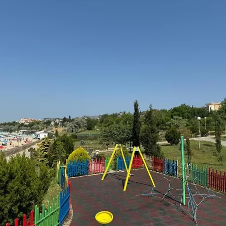 Cozy 1 Bed In Lesso Complex Apartment