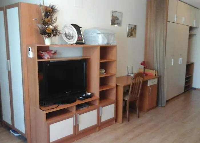 Апартамент Cozy 1 Bed In Lesso Complex