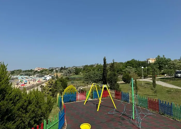 Cozy 1 Bed In Lesso Complex Апартамент